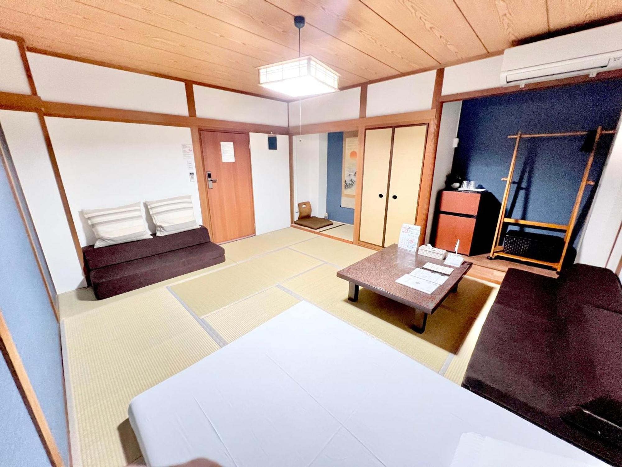 Kansai Guesthouse: Convenient Tsuruhashi Near Namba And Universal Osaka